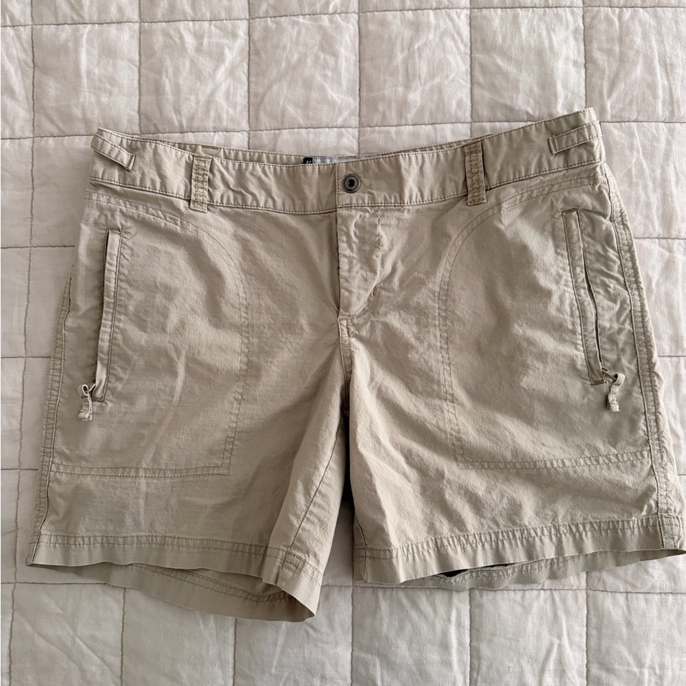 Columbia - Size 8 - Women's Khaki Cargo Shorts